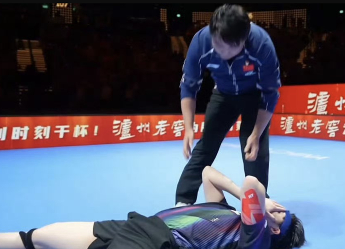 王楚钦逆转夺冠赛后哽咽称没让球迷失望