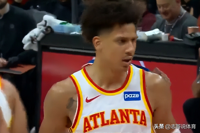 老鹰队主场险胜尼克斯，2-1反超晋级季后赛关键